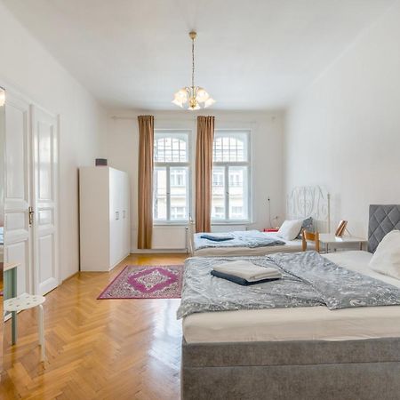Apartments Vezenska Прага Номер фото