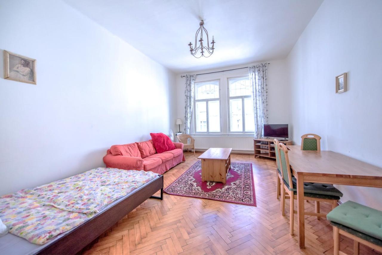Apartments Vezenska Прага Екстер'єр фото