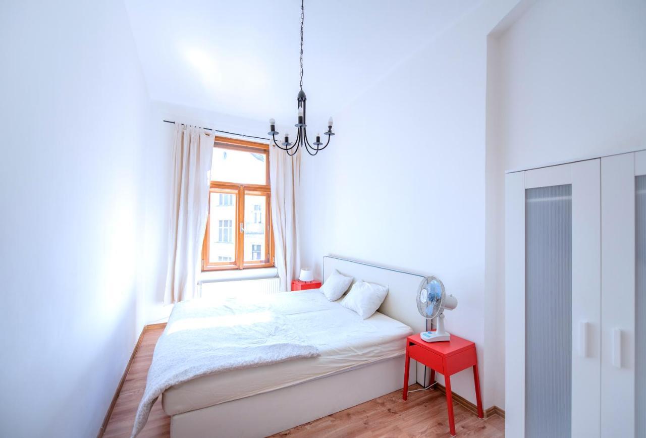 Apartments Vezenska Прага Екстер'єр фото