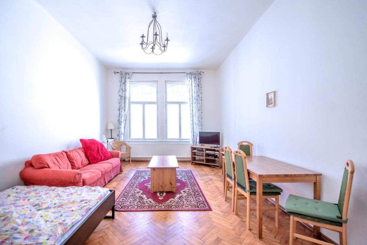 Apartments Vezenska Прага Екстер'єр фото