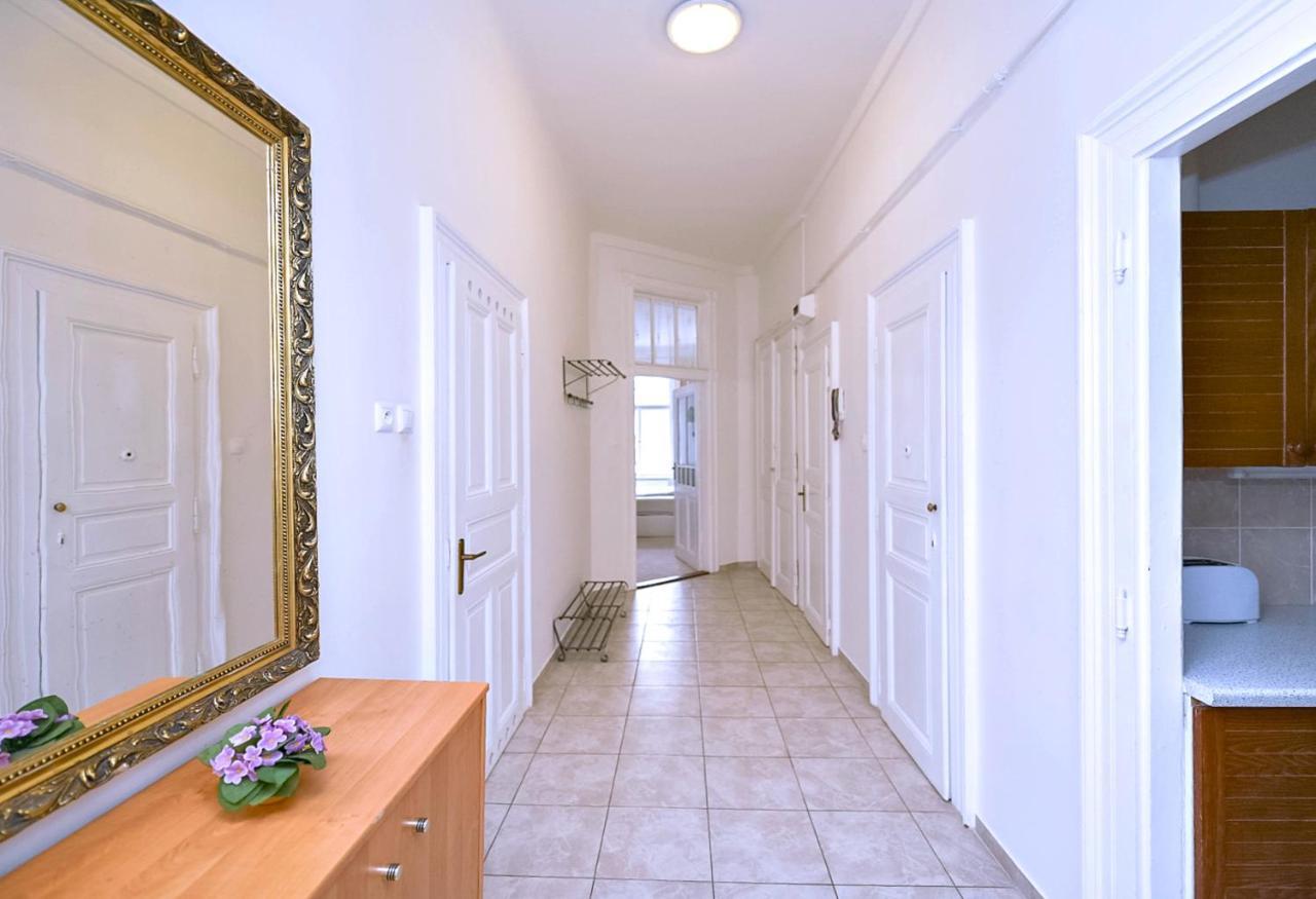 Apartments Vezenska Прага Екстер'єр фото