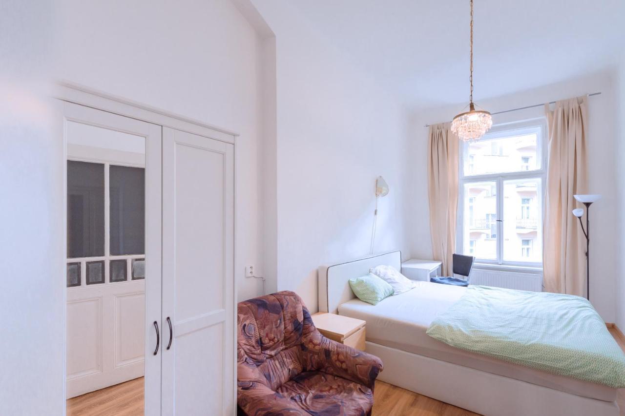 Apartments Vezenska Прага Екстер'єр фото