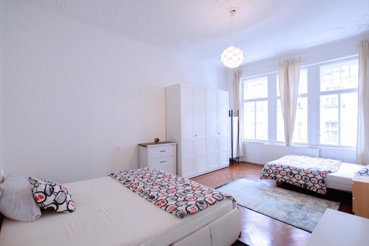 Apartments Vezenska Прага Екстер'єр фото