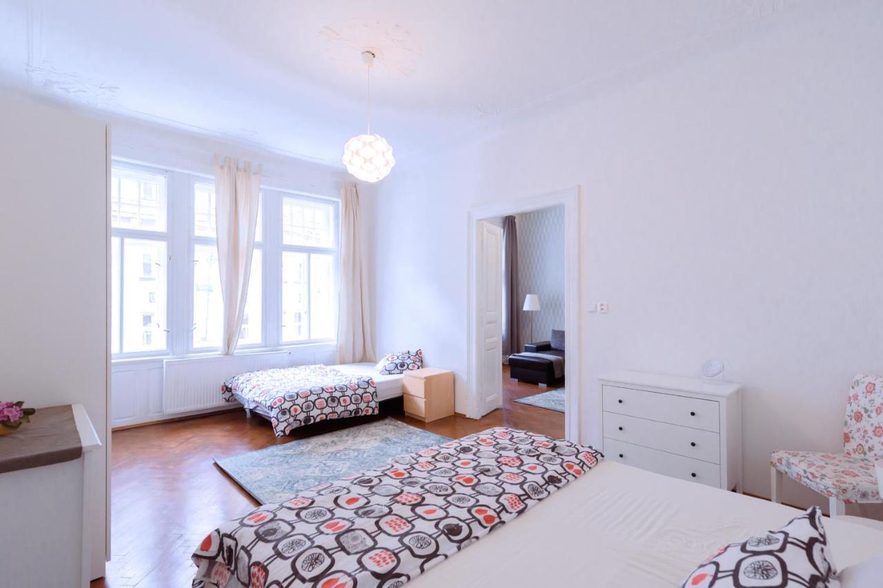 Apartments Vezenska Прага Екстер'єр фото