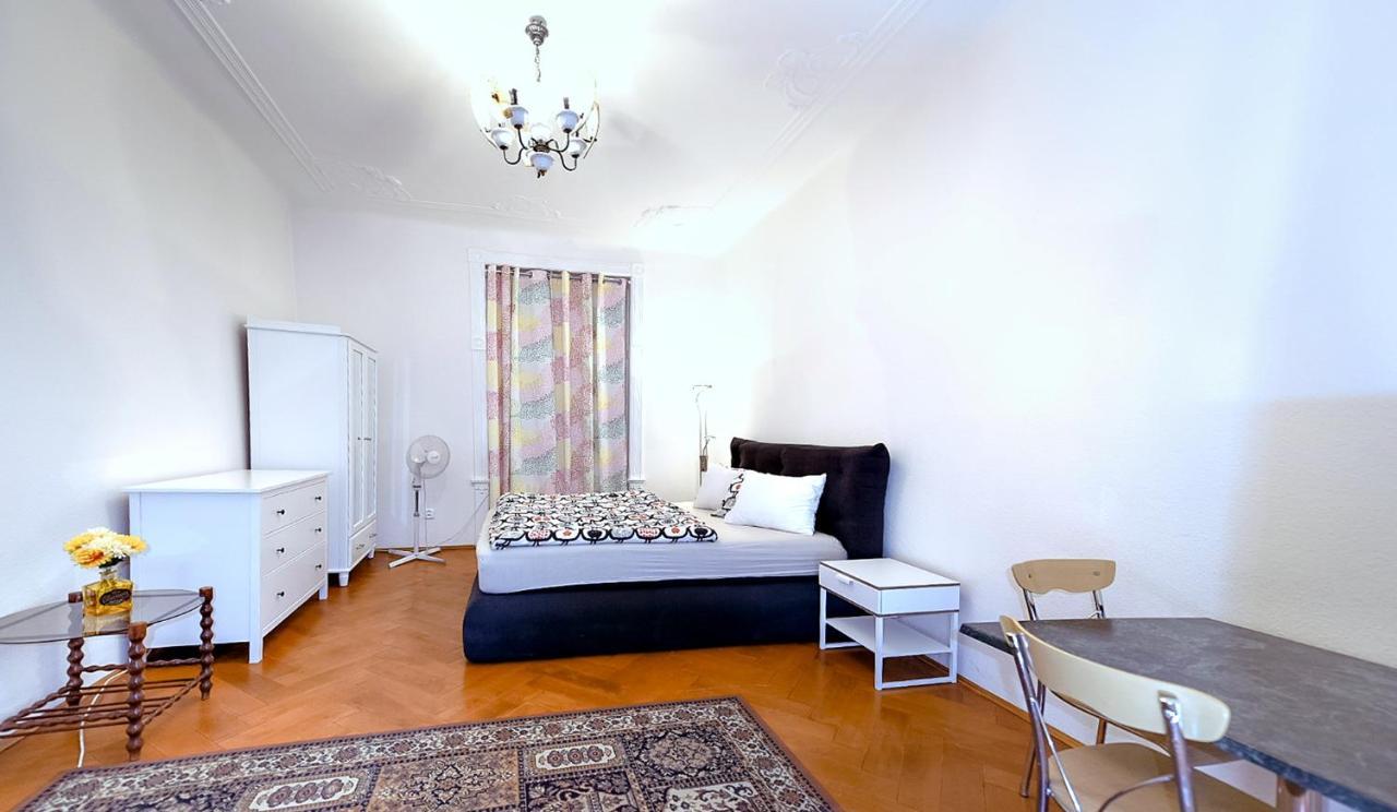 Apartments Vezenska Прага Екстер'єр фото