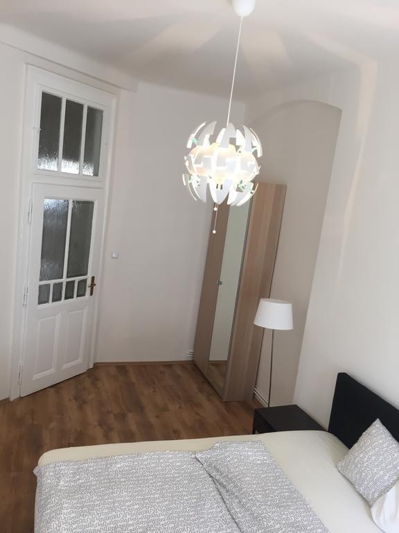 Apartments Vezenska Прага Екстер'єр фото
