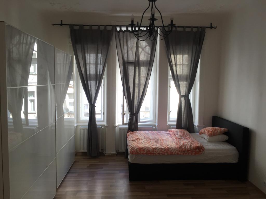 Apartments Vezenska Прага Екстер'єр фото