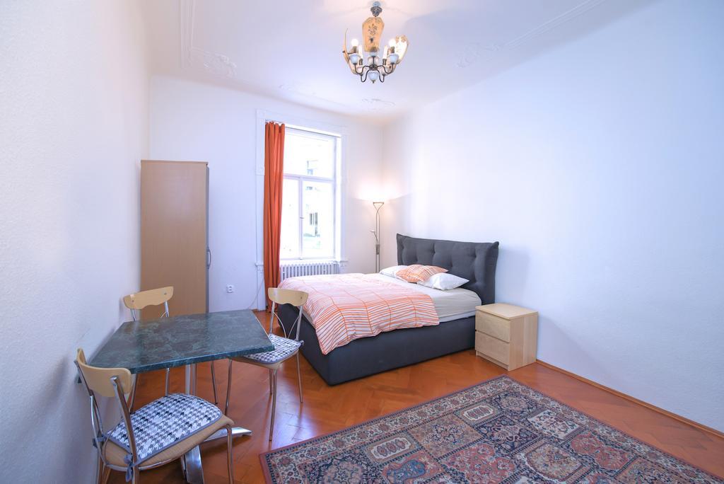 Apartments Vezenska Прага Екстер'єр фото