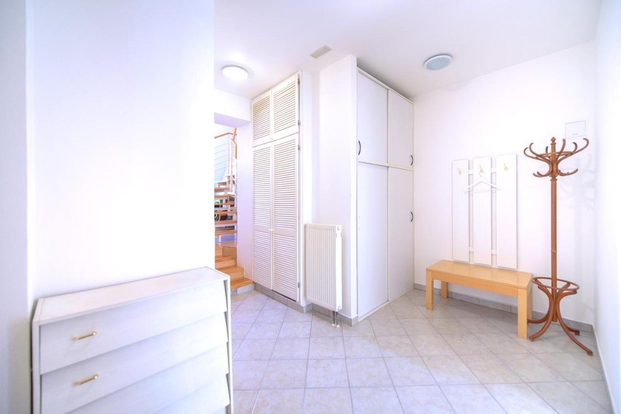 Apartments Vezenska Прага Екстер'єр фото