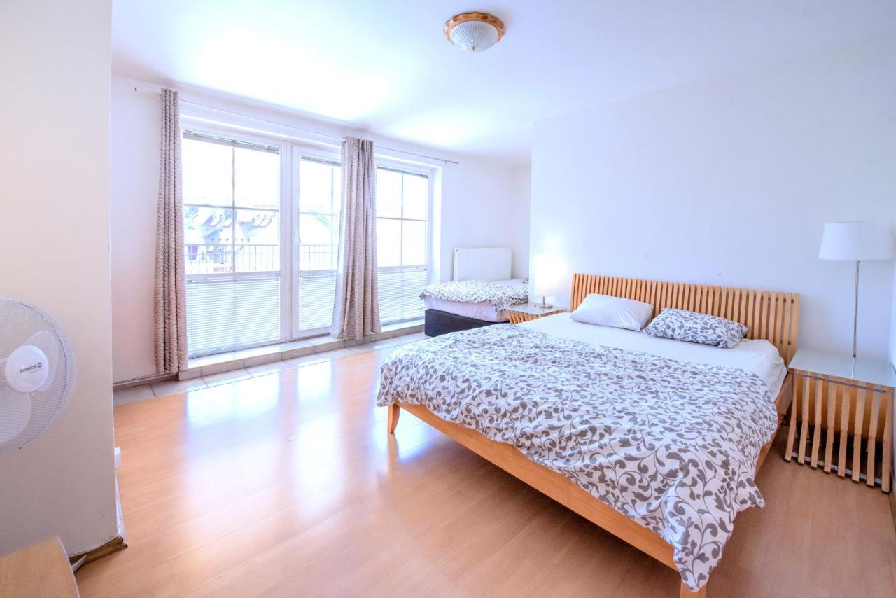 Apartments Vezenska Прага Екстер'єр фото